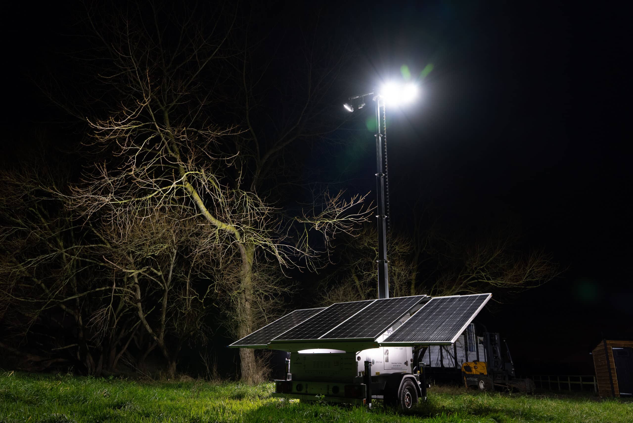 Pro Light Solar Lighting Tower in Field or at festival